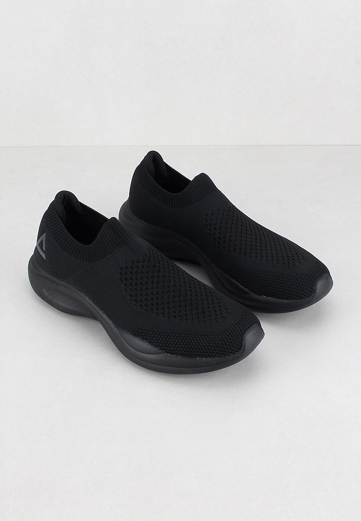 Peak Walking Shoes all black E231541J