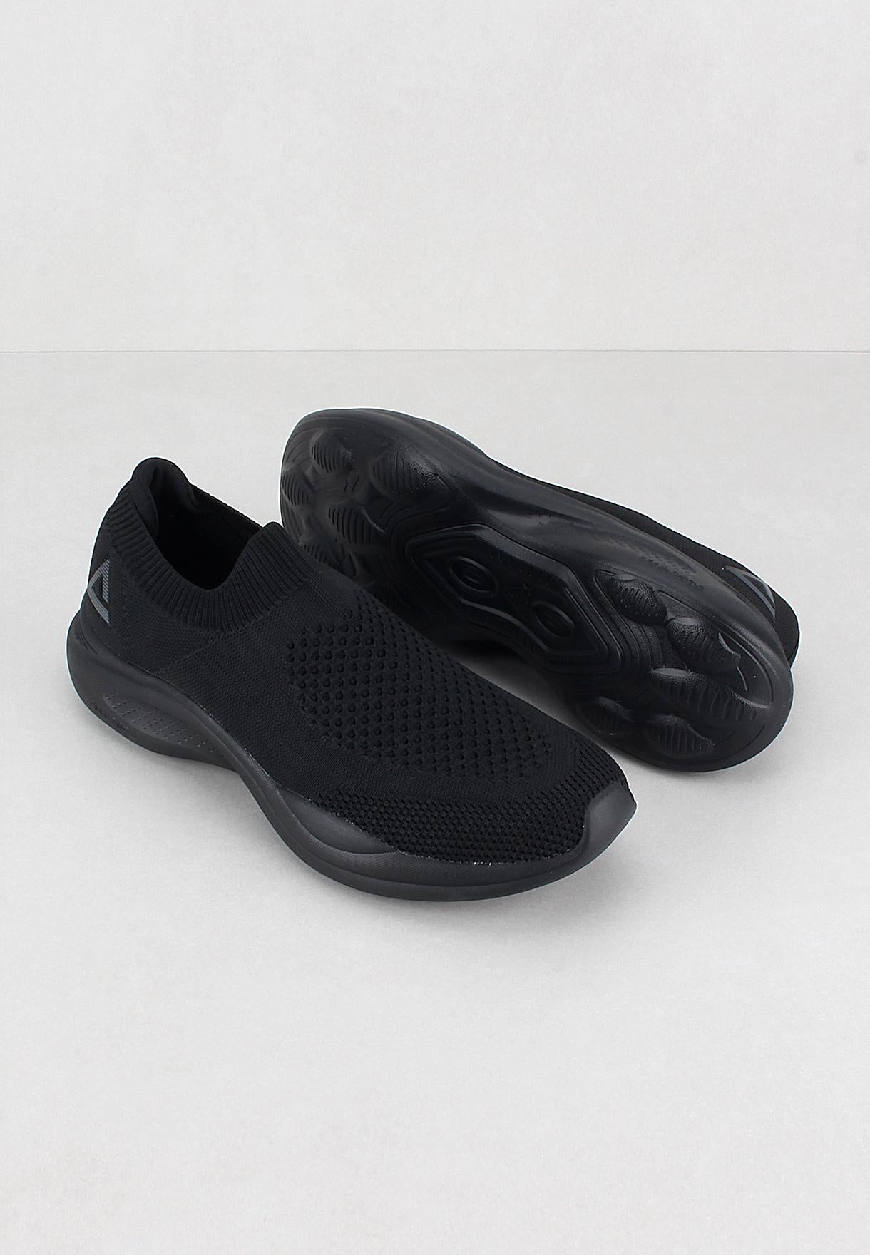 Peak Walking Shoes all black E231541J