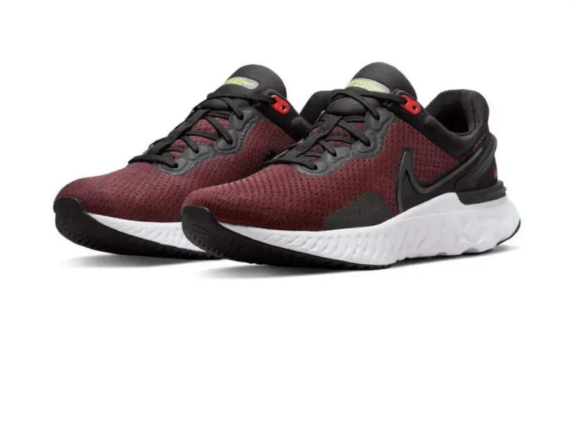 Nike React Miler 3 M  Men’s Size 11.5. Black-Siren Red 490-003